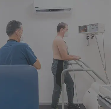 Patient som utför arbetsprov.