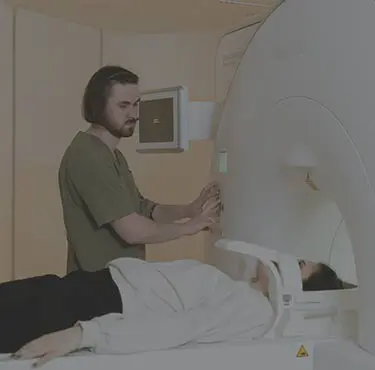 Patient ska undersökas med magnetröntgen