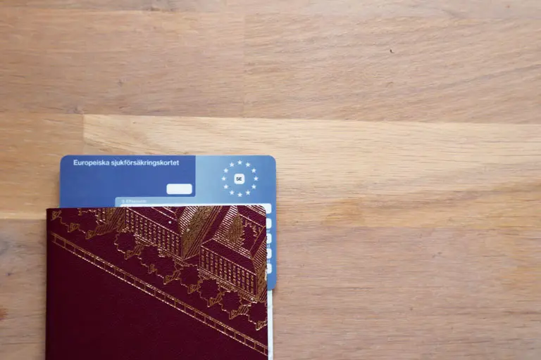 Bild på pass och EU sjukförsäkringskort